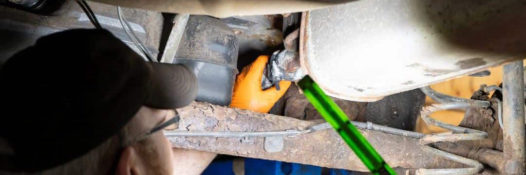 HSR-autos-technician-working-on-car-exhausts-01